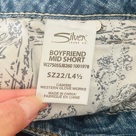 Silver Jeans Shorts Womens 22 Boyfriend Mid Rise Distressed Holes Faded Ripped - Picture 4 of 11